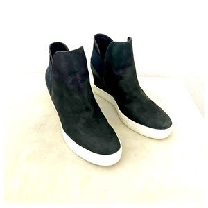 Maurices l Tia Ankle Black Wedges size 8